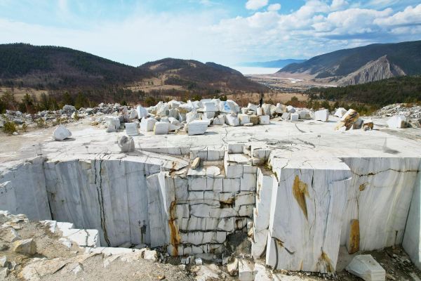 Экскурсия из Иркутска на мраморный карьер в Бугульдейке