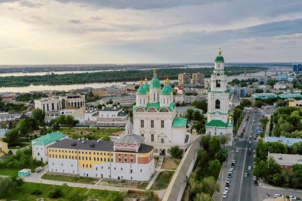 Пешком и на катере: экскурсия по историческим местам Астрахани