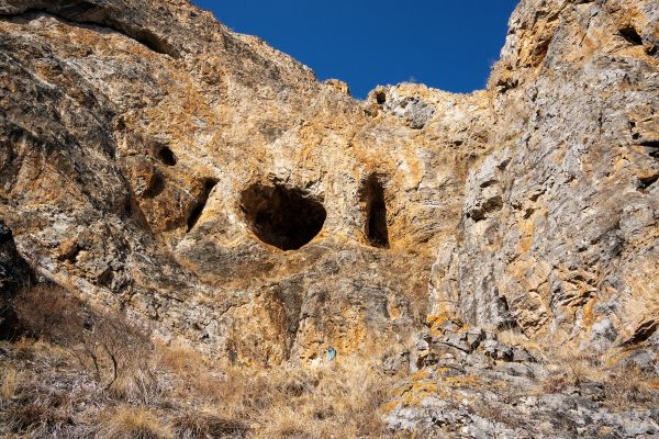 Экскурсия в Моренские пещеры горы Хайыракан из Кызыла