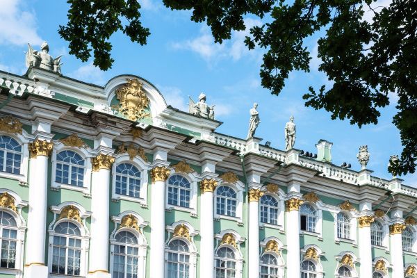 Экскурсия по выставке «Упакованные грезы. Мода ар-деко» в Эрмитаже