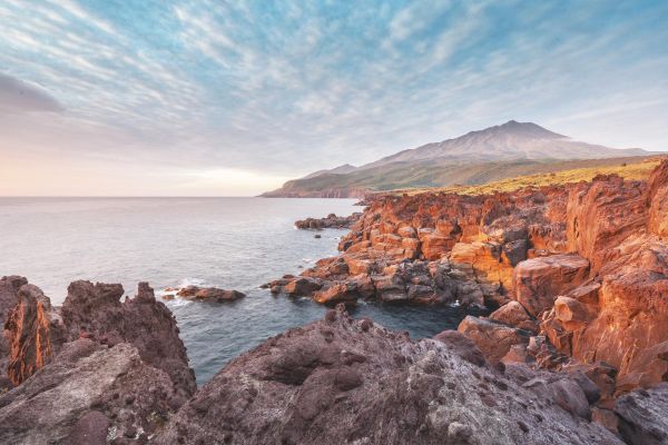 Тур на Итуруп на 4 дня: Янкито, Белые скалы, бухта Касатка, вулканы