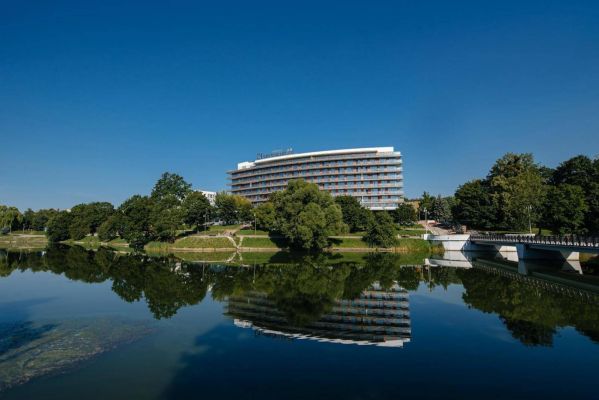 Crystal House Suite Hotel & SPA