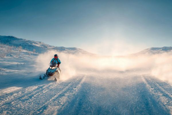 Тур в тундру Кольского полуострова на 4 дня с экскурсиями на снегоходах